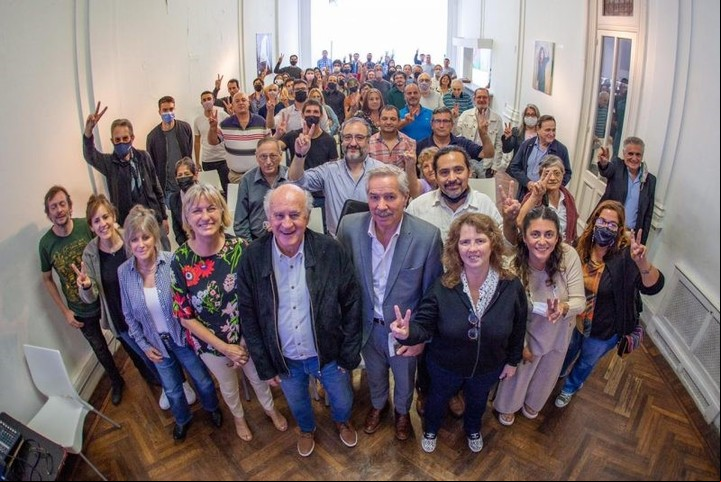 Felipe Solá con Oscar Parrilli, en el Instituto Patria