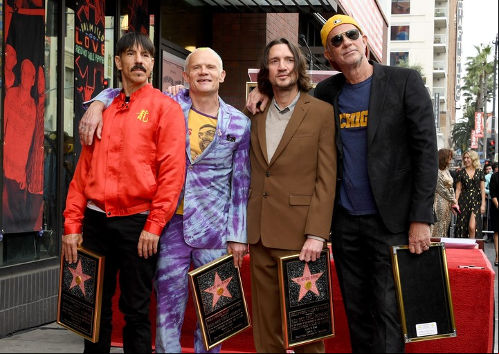 Anthony Kiedis, Flea, John Frusciante y Chad Smith en el Hollywood Walk of Fame Star Ceremony 2022. Foto: AFP