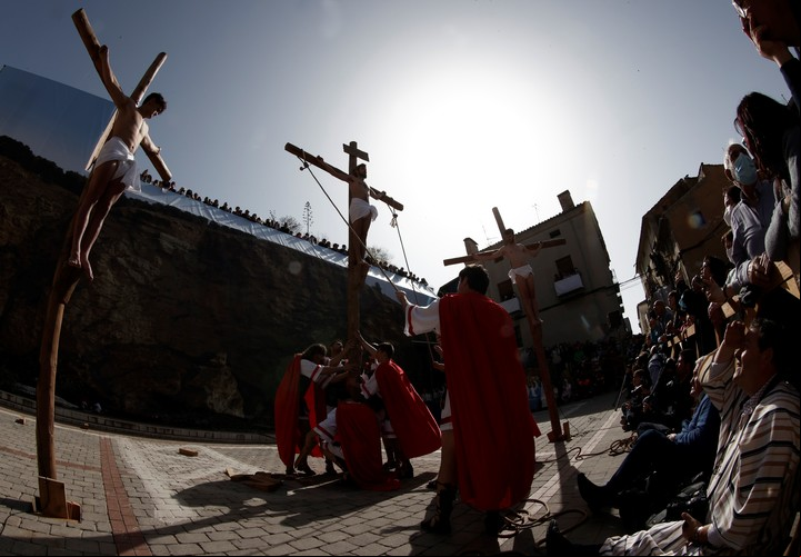 El Vía Crucis narra la muerte de Cristo y se realiza el Viernes Santo Foto EFE/ Jesús Diges.