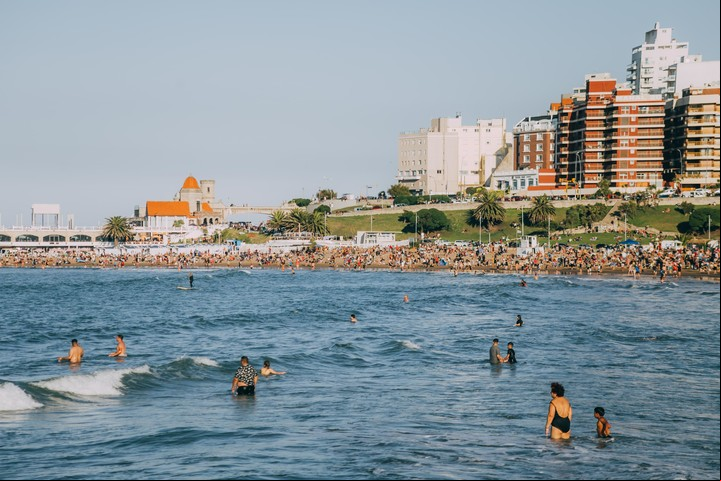 En Semana Santa la empresa trasnportó a más de 300 mil pasajeros, un récord. Foto Gabriel Bulacio