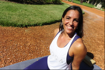 Yoga: un "saludo al sol" que fortalece todos los músculos del cuerpo