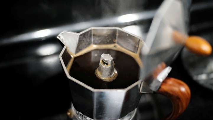 Todo tipo de cafetera necesita mantenmiento para evitar acumulación de cal y mal funcionamiento.