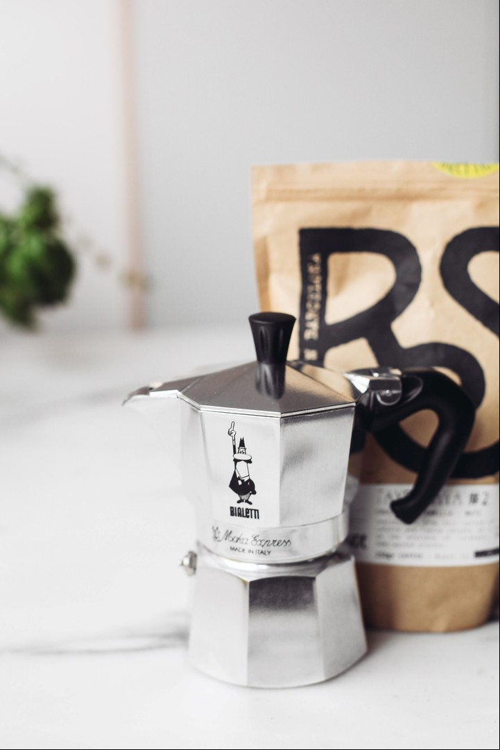 La cafetera italiana no precisa electricidad.