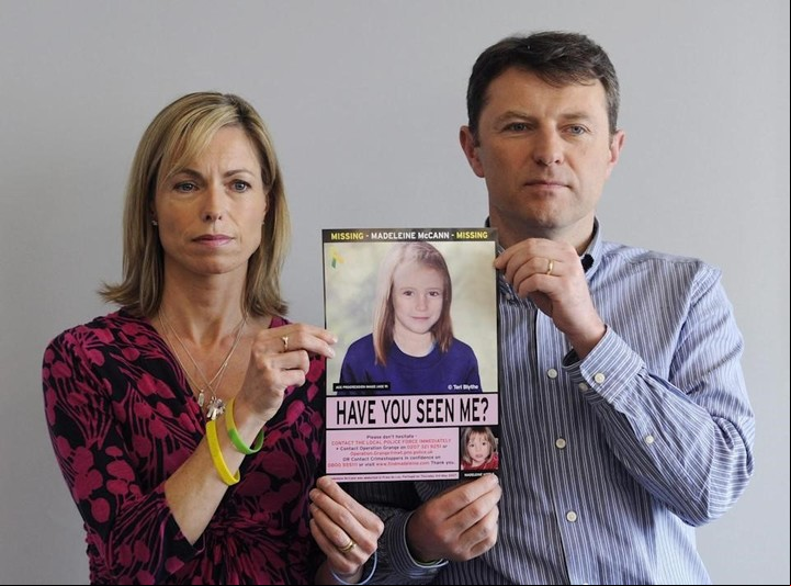Los padres de Madeleine, Kate y Gerry McCann, estan siendo informados minuto a minuto de los avances.