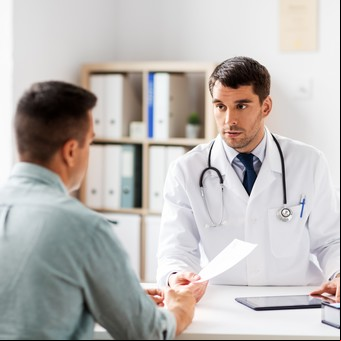 Advierten sobre expresiones médicas que "desempoderan" a los pacientes