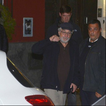 Robert De Niro aprendió las señas del truco y hoy se va, con discos de Charly García
