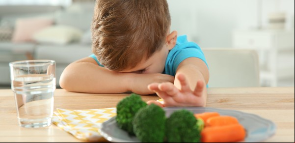 Por qué algunos niños rechazan la comida y cómo ayudar a que coman mejor