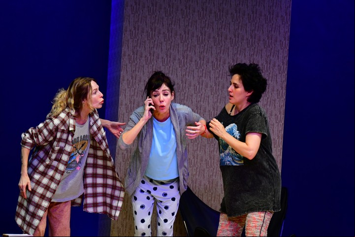Gloria Carrá, junto a Julieta Díaz y Paola Krum en Las Irresponsables en el Astros.