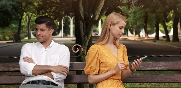 ¿Qué significa sentir atracción por alguien más estando en pareja? Una psicóloga lo explica