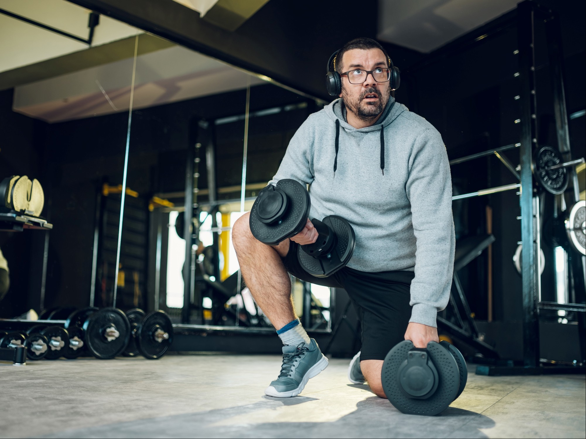A partir de los 40, los ejercicios de fuerza son imprescindibles para contrarrestar la pérdida de masa muscular que viene con la edad. Foto: Shutterstock.