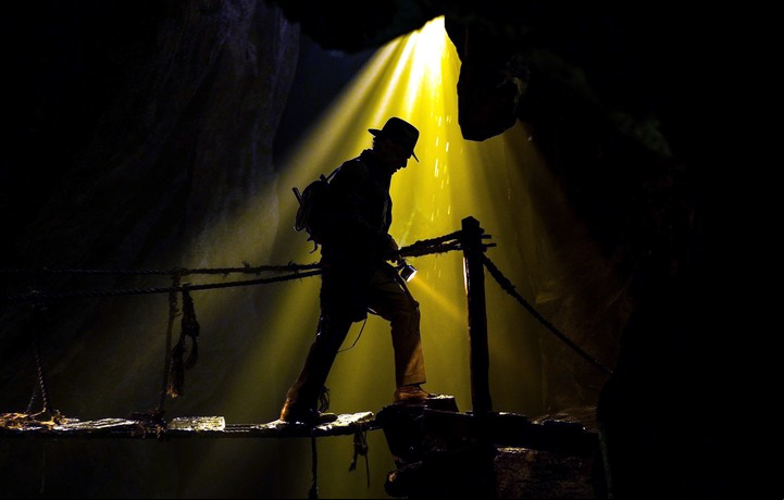 Harrison Ford en la única foto que se difundió de "Indiana Jones 5", a estrenarse en junio de 2023.