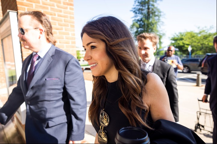 Camille Vasquez, la abogada del actor Johnny Depp, llega al juzgado de circuito del condado de Fairfax. Foto EFE.