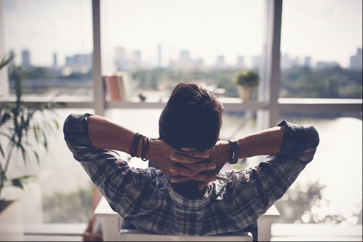 Encontrar momentos en el día en que el cuerpo esté en calma ayuda a calmar el estrés. Foto Shutterstock.