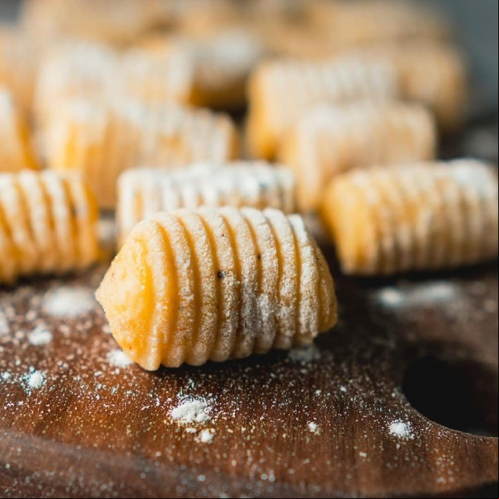 Gnocchi de L'Artisan. También tienen ravioles con rellenos originales. Foto Instagram L'Artisan Taller de Pastas