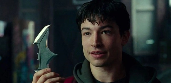 El argentino Andy Muschietti volvería a elegir a Ezra Miller como Flash, pese a las denuncias contra el actor