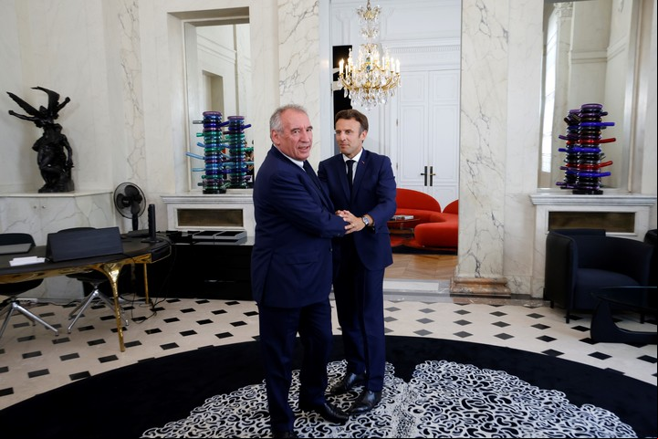 Seis jefes de partidos comenzaron a ser recibidos el martes en el palacio del Eliseo. Foto: AP