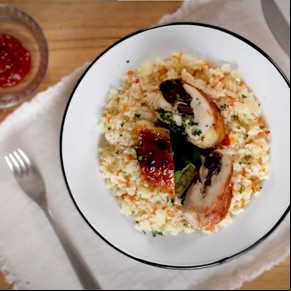 Pollo relleno con hongos laqueado con kétchup