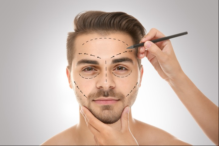 Hoy las expectativas estéticas se moldean en base a modelos reales e ideales digitales. Foto Shutterstock.