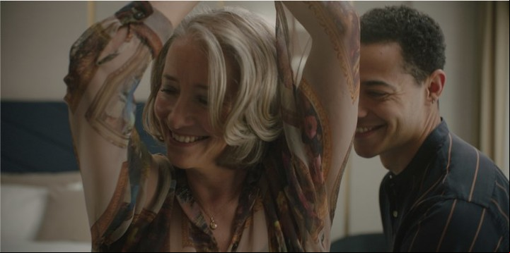 Emma Thompson y Daryl McCormack (de la serie "Peaky Blinders") se desnudan, no solo de manera literal. Fotos BF Paris