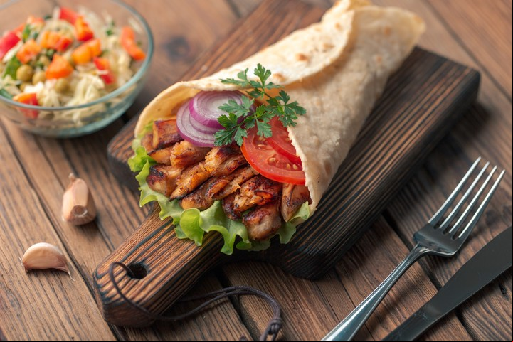Shawarma, una comida muy completa, típica de Medio Oriente. Foto: Shutterstock.