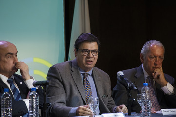 El Gobierno convocó otra vez a una sesión para revisar el monto del salario mínimo, vital y móvil