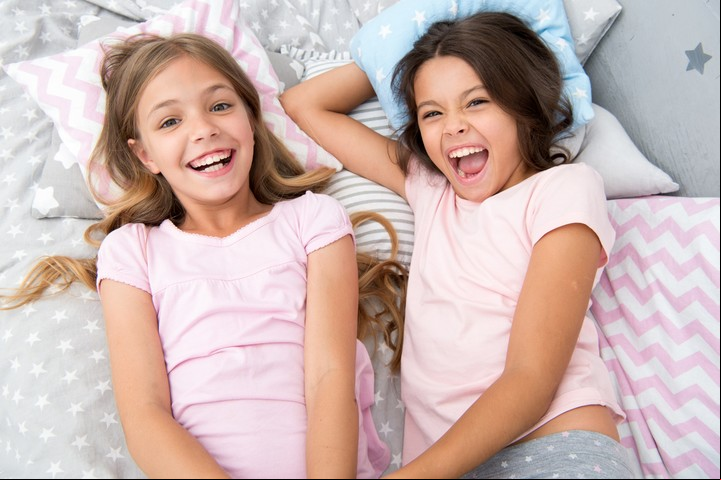 No existe una edad adecuada para iniciarse en las pijamadas. Foto ilustración Shutterstock.