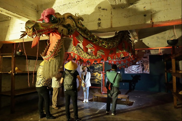 Un dormitorio subterráneo en el barrio chino la Chinesca, el 12 de agosto de 2022 (EFE).
