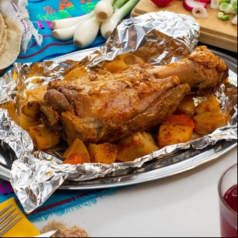 Chamorro de cerdo adobado