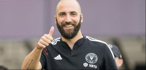 El mundo del fútbol saludó a Gonzalo Higuaín tras anunciar su retiro