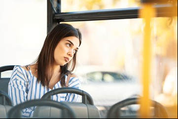 El poder del "pensamiento flotante": por qué no deberías mirar el celular en cada situación de espera