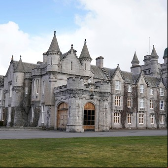 Balmoral, el más privado, querido y secreto de los castillos de Isabel II, abre sus puertas a la intimidad de la realeza