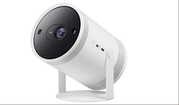 El proyector The Freestyle cuenta un soporte de capaz de proyectar 180 grados. Foto: Samsung.
