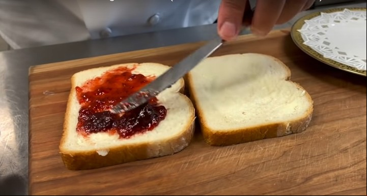 Jam pennies, el sandwich de mermelada que comía la reina Isabel II.