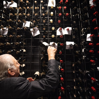 4 restaurantes porteños con cavas de vinos excepcionales: tienen botellas de casi 100 años