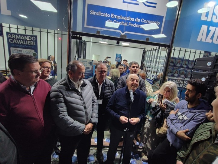 Armando Cavalieri, rodeado por la cúpula de la CGT. Foto: Prensa Comercio.