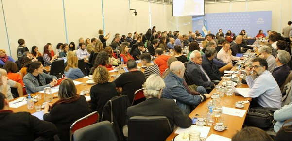 El kirchnerismo insiste con avanzar sobre los medios pero evita hablar de una ley contra los discursos de odio