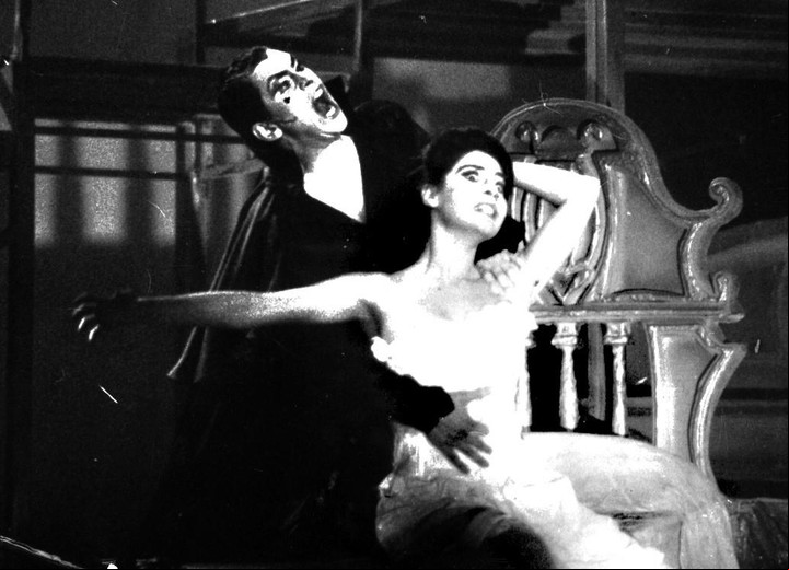 El vampiro es una de las criaturas más temidas y al mismo tiempo seductoras de la cultura popular. En la imagen, los argentinos Juan Rodó y Paola Krum. / Foto: Archivo Clarín