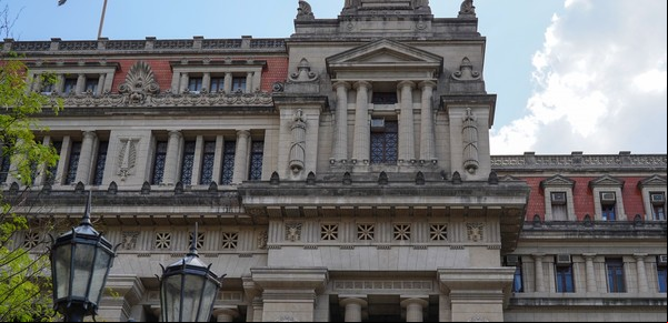Por una falsa amenaza de bomba, tuvieron que evacuar casi dos horas el Palacio de Tribunales