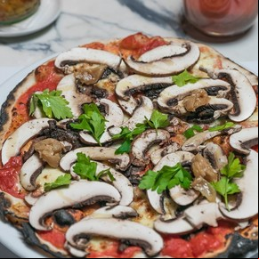 Pizza con champiñones