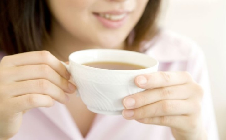 Una taza de té de menta ayuda a una mejor la digestión.