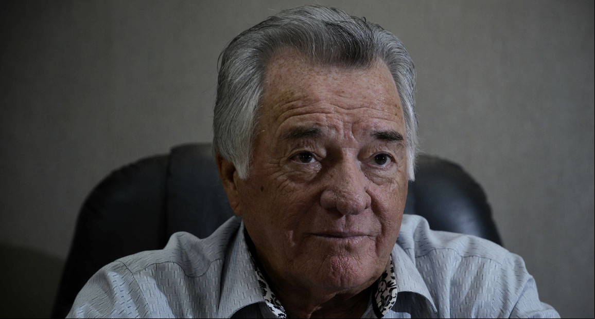 Ahora, Luis Barrionuevo se vuelve a encolumnar detrás de Javier Milei y habla de "un mazazo a la casta"