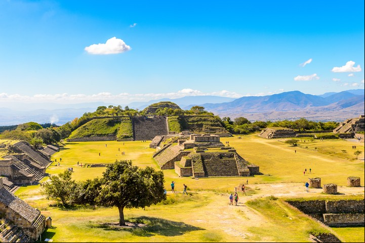 Monte Albán, para visitar desde la ciudad. Foto Shutterstock.