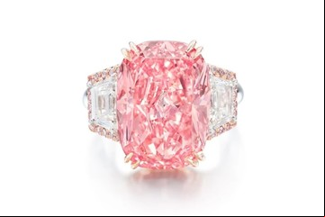 Así es el brillante diamante rosa que rompió todos los récords en una subasta