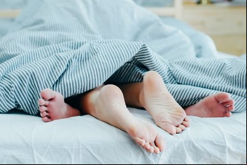 Tuvo una cena romántica con su novia y murió mientras tenían sexo en su casa