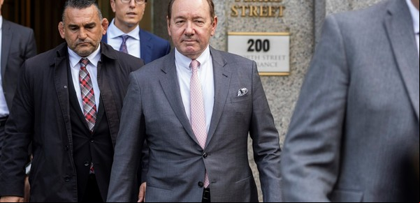 Kevin Spacey negó acusaciones de abuso sexual en su juicio en Nueva York