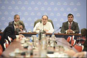El kirchnerismo tuvo que corregir el dictamen ya firmado de Presupuesto porque había mantenido el cobro del 15% extra a prepagas: "Fue un error"