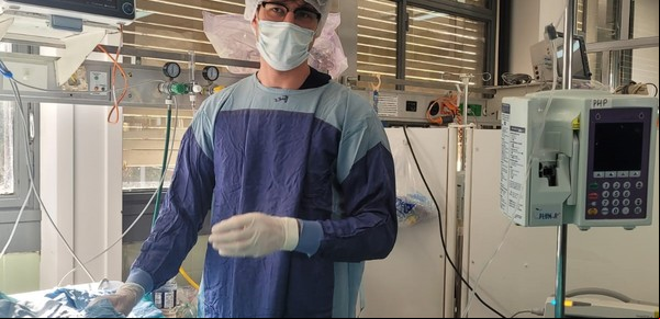Es residente en un hospital público, trabaja 15 horas por día y gana 120.000 pesos: "Me  replanteo seguir siendo médico"
