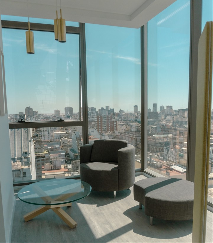 Las ventanas se pueden abrir en los pisos superiores.