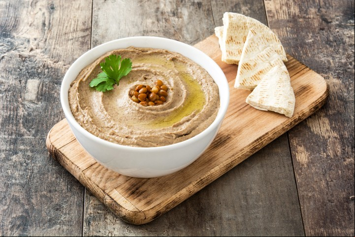 Con las lentejas cocidas sin sal, se puede hacer un puré de lentejas para el perro y combinarlo con vegetales. Shutterstock.