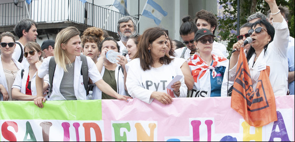Paros y protestas de médicos de Provincia por sueldos bajos y maltrato laboral